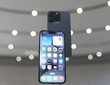 鹰手营子矿Apple维修站分享买iPhone15还是华为Mate60 